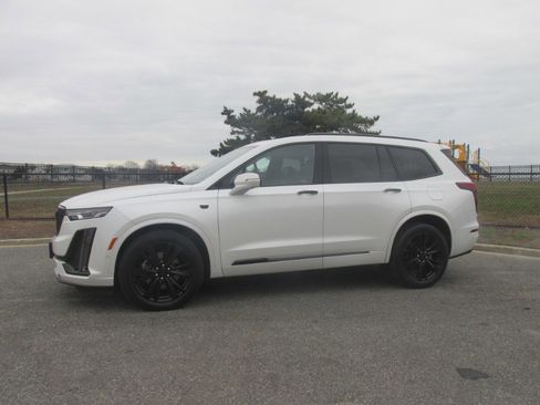 Used 2023 Cadillac XT6 Premium Luxury w/ Technology Package image 10