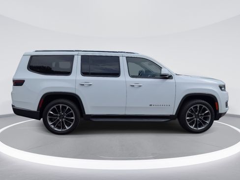 Used 2022 Jeep Wagoneer Series II w/ Premium Group I AWD/4WD image 4