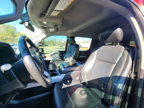 Used 2017 Ford F250 Lariat w/ Chrome Package image 8