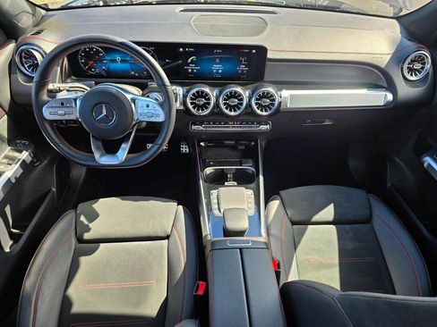 Used 2023 Mercedes-Benz EQB 300 4MATIC image 18