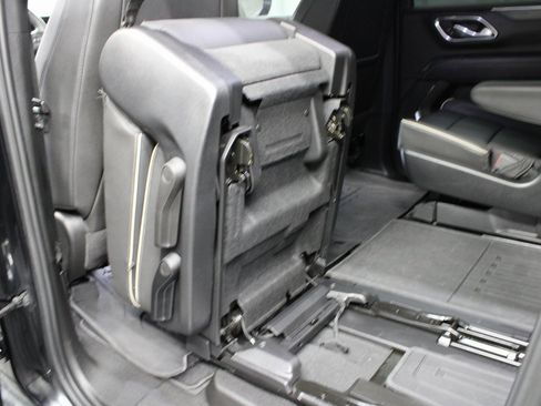 Used 2024 GMC Yukon XL SLT w/ SLT Luxury Package image 68