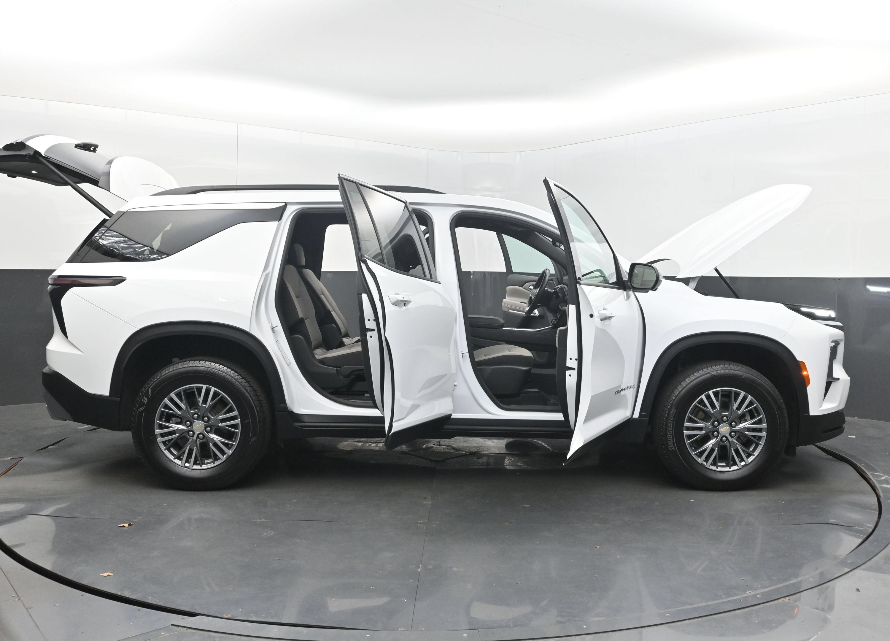 Certified 2026 Chevrolet Traverse LT w/ Driver Confidence Package FWD image 46