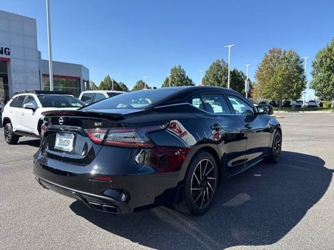 Used 2023 Nissan Maxima SR w/ Sport Mat Group FWD image 4