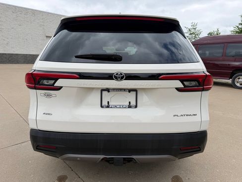 Used 2024 Toyota Grand Highlander AWD image 4