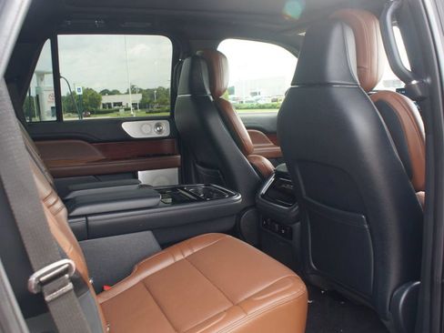 Used 2022 Lincoln Navigator Reserve AWD/4WD image 23