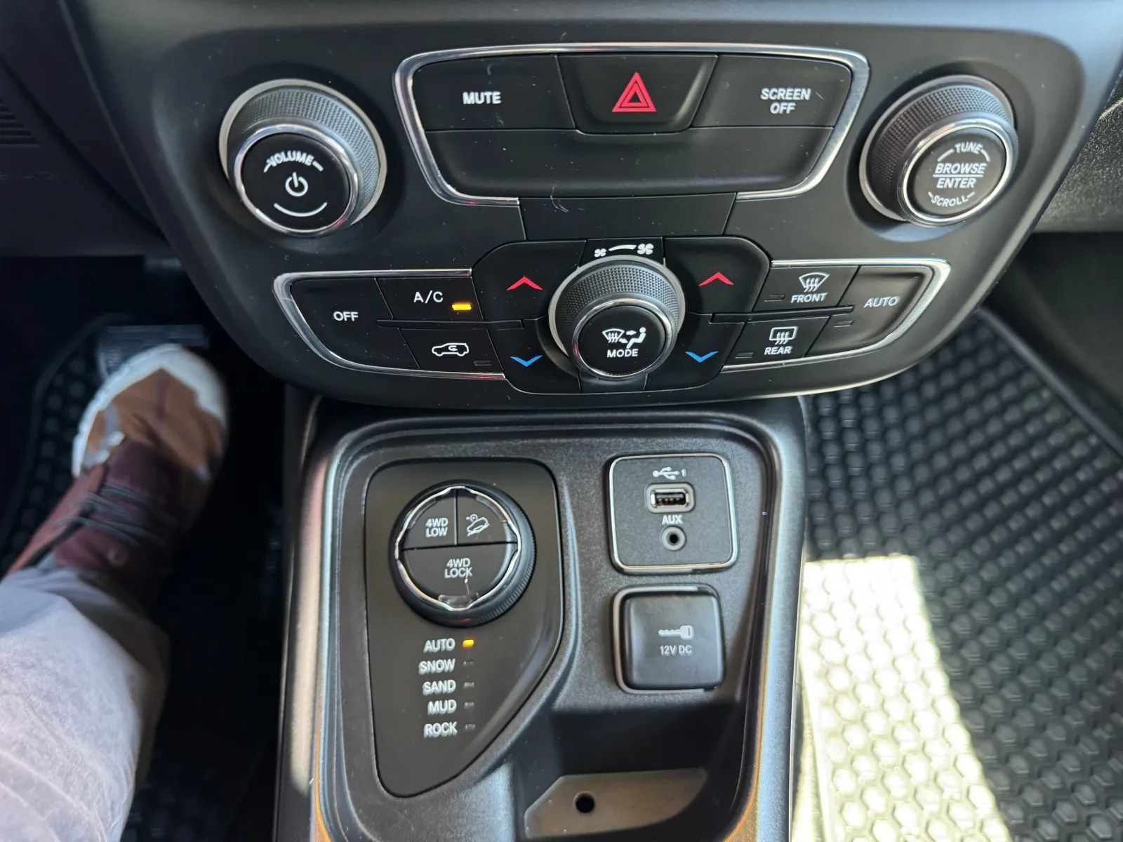 Used 2020 Jeep Compass Trailhawk AWD/4WD image 20