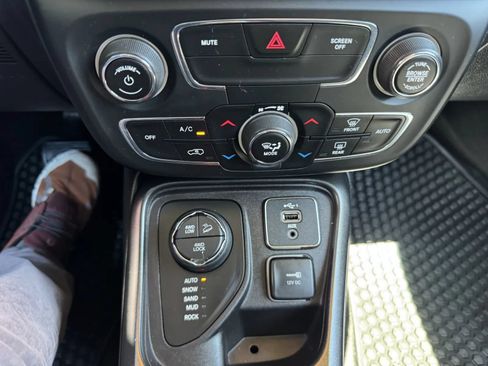 Used 2020 Jeep Compass Trailhawk AWD/4WD image 20