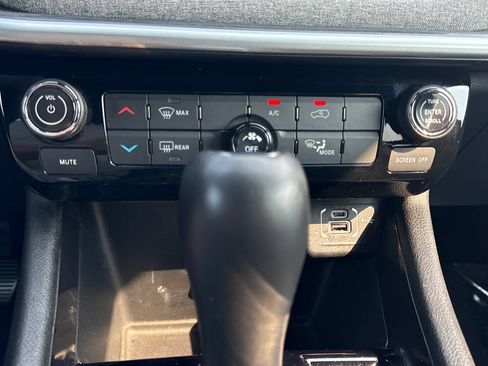 Used 2024 Jeep Compass Latitude AWD/4WD image 20