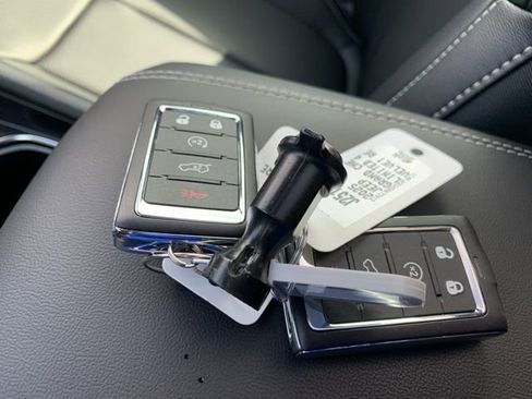 New 2025 Jeep Grand Cherokee L Limited w/ Luxury Tech Group II image 40