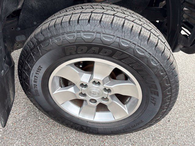 Used 2011 Toyota Tacoma PreRunner w/ SR5 Pkg #2 RWD image 4