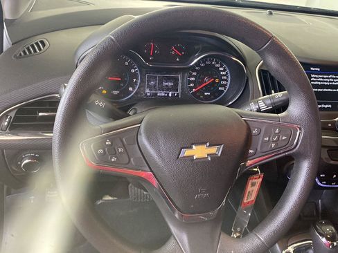 Used 2019 Chevrolet Cruze LT FWD image 17