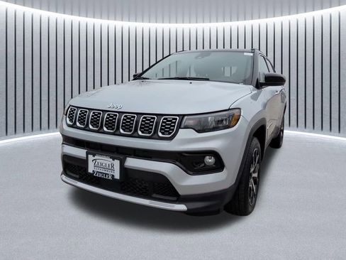 Used 2025 Jeep Compass Limited image 17