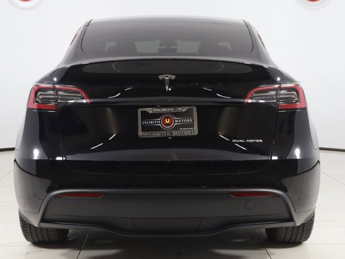 Used 2022 Tesla Model Y Long Range image 45