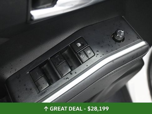 Used 2023 Toyota Highlander XLE image 28