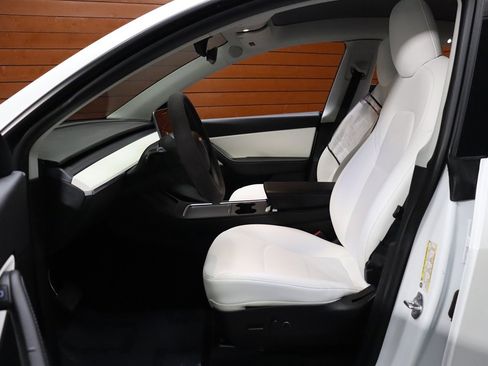 Used 2021 Tesla Model Y Long Range image 31