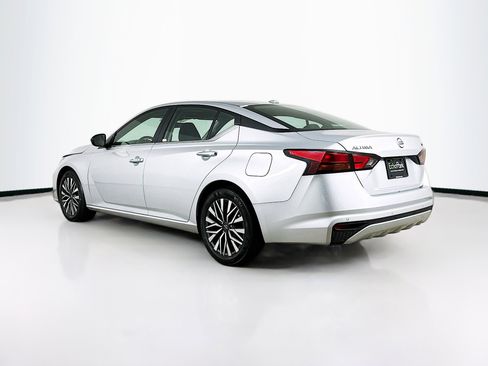Used 2024 Nissan Altima 2.5 SV image 5