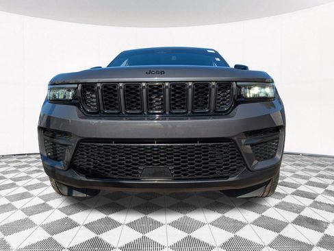 Used 2023 Jeep Grand Cherokee Altitude AWD/4WD image 16