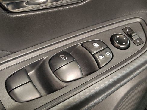Used 2025 Nissan Versa SV FWD image 27