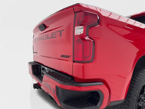 Used 2021 Chevrolet Silverado 1500 RST image 9