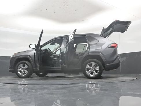 Used 2025 Toyota RAV4 XLE AWD/4WD image 60