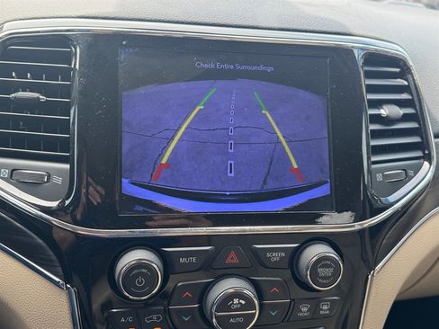 Used 2019 Jeep Grand Cherokee Limited AWD/4WD image 10