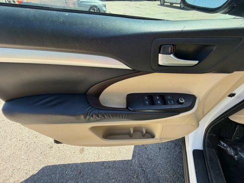Used 2015 Toyota Highlander XLE FWD image 21