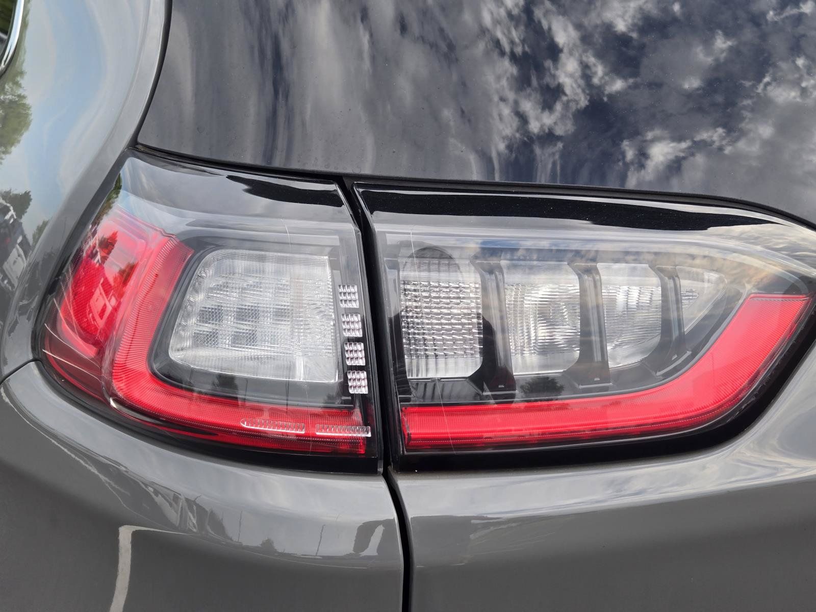 Used 2022 Jeep Cherokee Latitude Lux FWD image 12