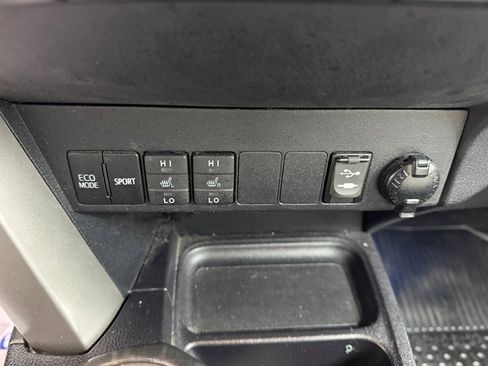 Used 2017 Toyota RAV4 Platinum image 19