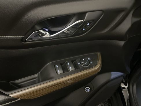 Used 2019 GMC Acadia SLE image 15