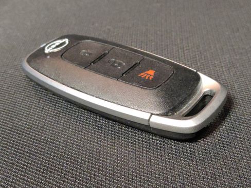 Used 2023 Nissan Rogue S image 32