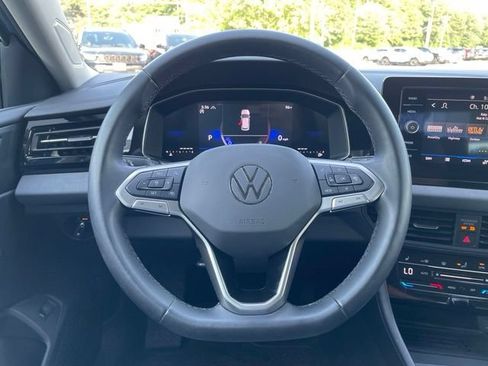 Used 2025 Volkswagen Jetta SE FWD image 14