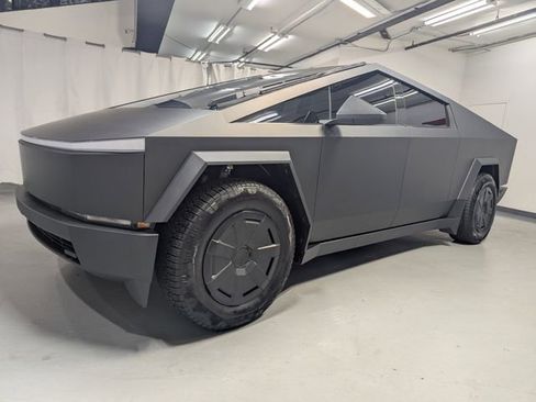 Used 2024 Tesla Cybertruck AWD Crew Cab image 5