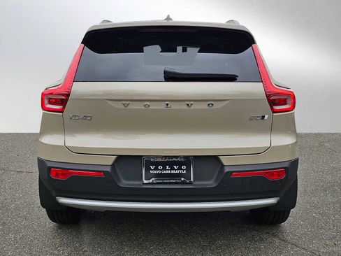 New 2025 Volvo XC40 B5 Plus w/ Climate Package image 6
