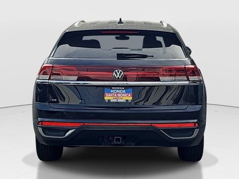 Used 2024 Volkswagen Atlas Cross Sport SE FWD image 6