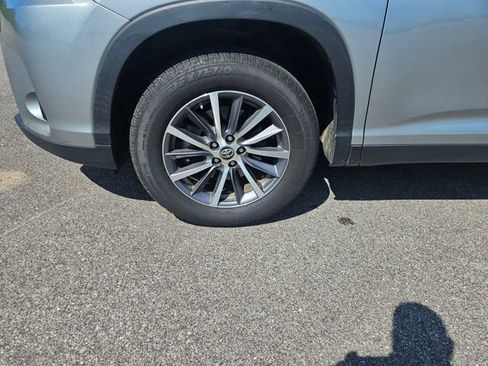 Used 2019 Toyota Highlander XLE FWD image 27