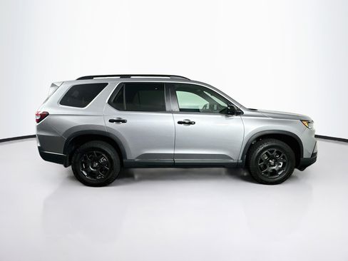 Used 2025 Honda Pilot TrailSport image 10