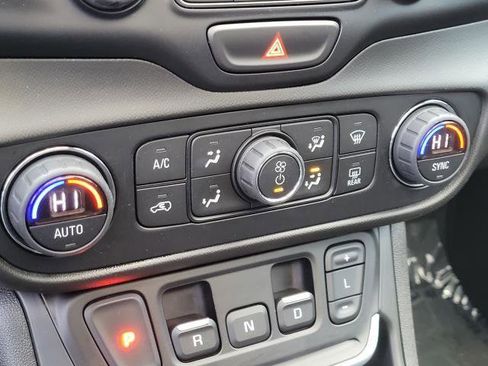 Used 2021 GMC Terrain SLE w/ Driver Convenience Package image 33