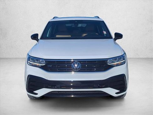 Used 2023 Volkswagen Tiguan SE R-Line image 3