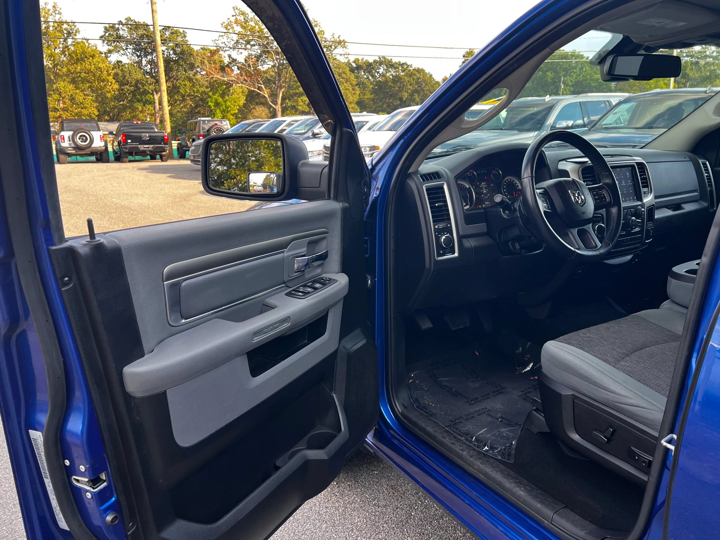 Used 2019 RAM 1500 Classic SLT w/ Luxury Group RWD image 11