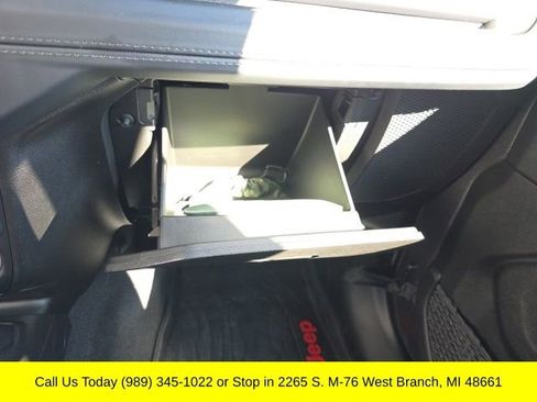 Used 2025 Jeep Wrangler Unlimited Sahara image 39