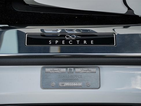 New 2025 Rolls-Royce Spectre Black Badge image 38