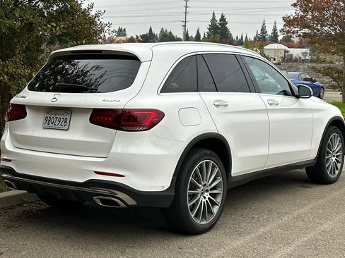 Used 2022 Mercedes-Benz GLC 300 4MATIC image 2
