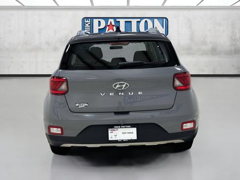 Used 2020 Hyundai Venue SEL FWD image 6