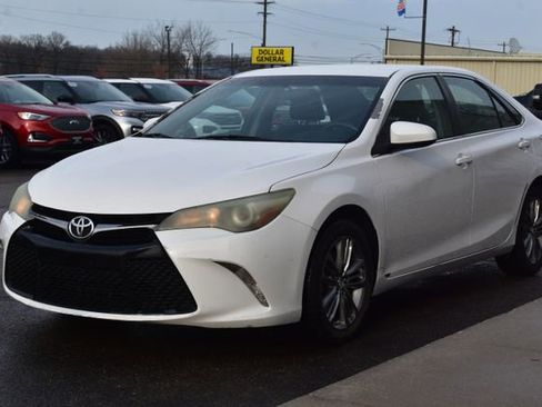 Used 2015 Toyota Camry SE image 10