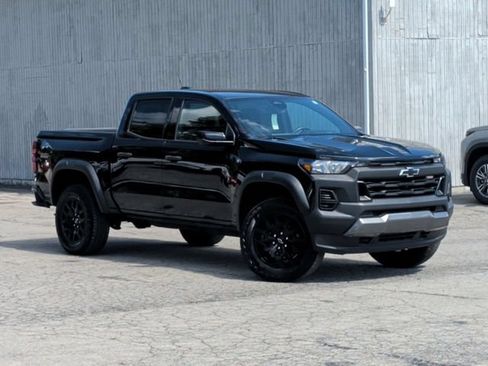 Used 2023 Chevrolet Colorado Trail Boss w/ Technology Package AWD/4WD image 11
