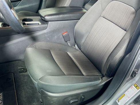 Used 2025 Nissan Altima 2.5 SV FWD image 20