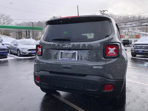 Used 2021 Jeep Renegade Latitude image 4