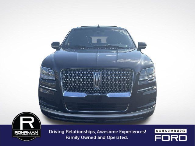 Used 2023 Lincoln Navigator L Reserve AWD/4WD image 3