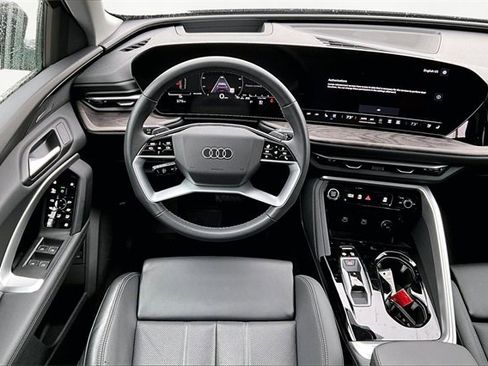 Used 2025 Audi Q5 Premium Plus w/ Premium Plus image 5