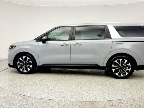 Used 2023 Kia Carnival EX FWD image 8